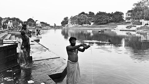 Prayers on the bank of the Kshipra