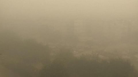Delhi-NCR shrouded under toxic haze (Source: India Water Portal)