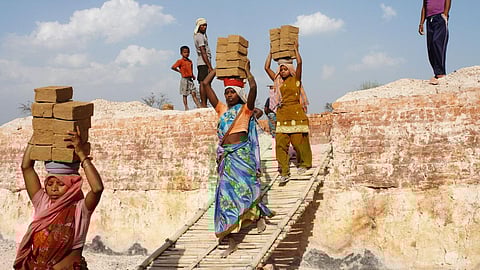 Brick kiln workers (Image: ILO Asia-Pacific)