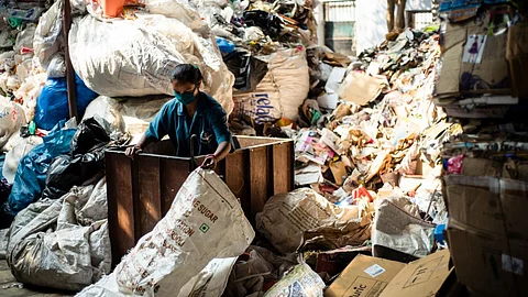 Rag pickers who search for recyclable garbage keep India’s cities cleaner. (Pic courtesy: Paryavaran Mitra)