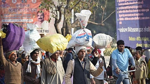 Millions of migrants rushed to return to their villages amid the lockdown (Image: Pixabay/balouriarajesh. Pixabay licence)