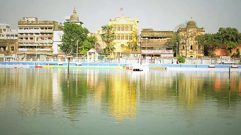 College Square tank or Gol Dighi, one of the very old ponds in Kolkata