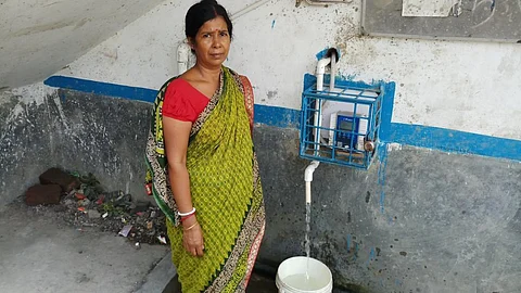 Nila Shaw collects water from the ADU. (Photo by Gurvinder Singh)
