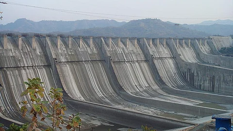 Sardar Sarovar Dam (Source: Wikimedia Commons)