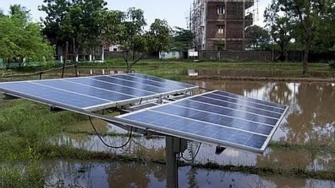 Solar power use in a Tamil Nadu farm (Source: Wikimedia Commons)