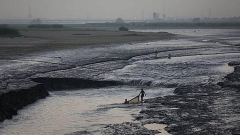 Yamuna turns into a sewer at many areas. (Picture courtesy: The Indian Express)