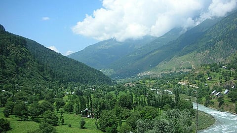 Deteriorating ecosystems of Jammu and Kashmir, India (Image Source: tkohli at Flickr via Wikimedia Commons)