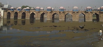 गोमती नदी प्रदूषण से ग्रस्त