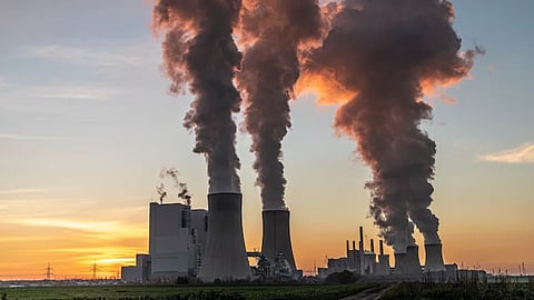 ताप विद्युत संयंत्रों से निकलते धुएं में शामिल सल्फर डाईऑक्साइड व अन्य हानिकारक गैसें पर्यावरण और स्वास्थ्य के लिए एक खतरा बन गई हैं।