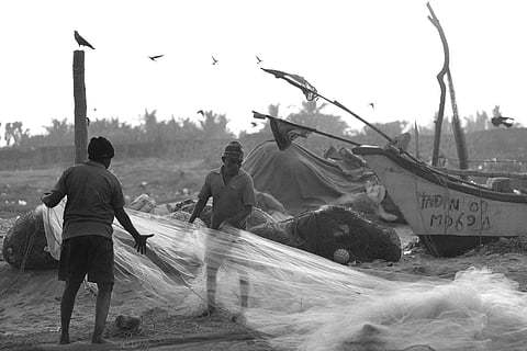 कैबार्ता जैसे समुदायों के लिए ब्रह्मपुत्र सिर्फ़ एक नदी नहीं, ज़िंदगी की ज़रूरतें पूरी करने वाली एक सतत धारा है।