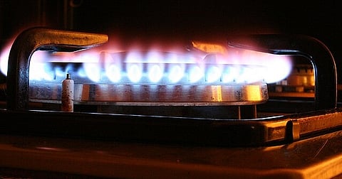 घरों में इस्तेमाल होने वाला गैस स्टोव नाइट्रस ऑक्साइड, बेंजीन जैसी जहरीली गैसों का प्रदूषण फैला कर सेहत को नुकसान पहुंचा रहा है।