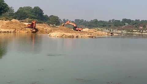 राजस्थान के डूंगरपुर जिले में लुप्त हो चुकी मोरन नदी को स्थानीय लोगों के प्रयासों से मिली नई जिंदगी।