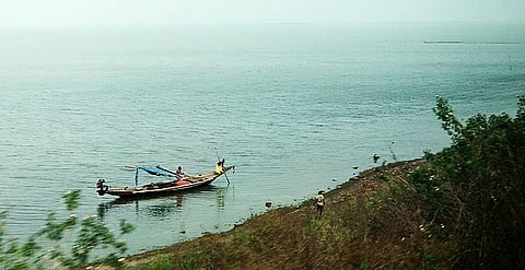 अपने विशाल आकार के चलते अनंत सी नज़र आती है ओडिशा के तट पर स्थित चिल्का झील। 