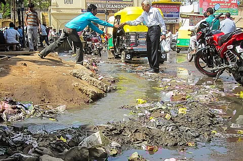 एंटीबायोटिक प्रतिरोध केवल अस्पतालों या दवा उपयोग की समस्या नहीं है। पर्यावरण, विशेष रूप से जल तंत्र, अब इस संकट का एक सक्रिय हिस्सा बनता जा रहा है।