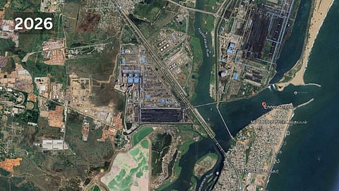 तमिलनाडु के उत्तरी तट पर स्थित एन्नोर क्रीक आज यह दिखा रही है कि औद्योगिक विस्तार की दौड़ में तटीय पारिस्थितिकी और मछुआरा समुदायों की आजीविका किस मोड़ पर आ खड़ी हुई है।