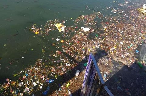 कुमाऊं की झीलें साफ दिखती हैं, लेकिन वैज्ञानिक अध्ययनों में इनके पानी में माइक्रोप्लास्टिक कणों की मौजूदगी दर्ज की गई है। 