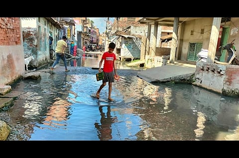 मानसून के दौरान सीतामढ़ी शहर के कई मोहल्लों में जलजमाव की स्थिति स्थानीय लोगों के दैनिक जीवन को प्रभावित करती है।