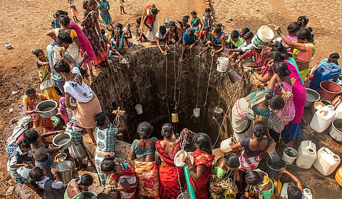 महाराष्ट्र में इस साल कम बारिश के कारण लातूर समेत कई जिलों में गंभीर जल सकंट की स्थिति देखने को मिल रही है। 