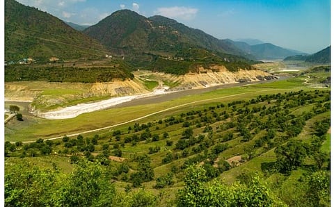 ऊपरी हिमालय में हाइड्रो प्रोजेक्ट्स को लेकर बदलता सरकारी रुख एक बड़े नीति बदलाव का संकेत दे रहा है।