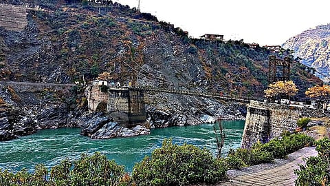 चिनाब को व्यास नदी को जोड़ने के लिए हिमाचल प्रदेश में एक नई सुरंग परियोजना शुरू की जा रही है।