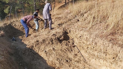 एक खाव बनती हुई