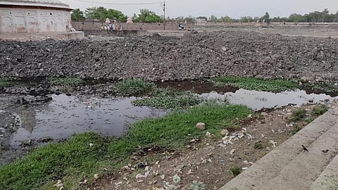 सुना है, लक्ष्मी तालाब की सुंदरता पर करोड़ों कर्च हो चुके हैं। फोटो साभार- झांसी फोटोज