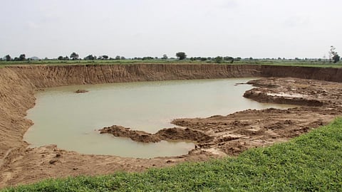 सूख चुके है सदियों से प्यास बुझाने वाले तालाब,Pc-Iwpflicker