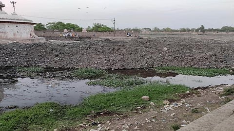 लक्ष्मी तालाब की सुंदरता पर करोड़ों कर्च हो चुके हैं। फोटो साभार- झांसी फोटोज