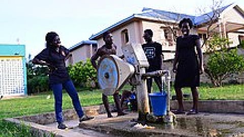 बोरवेल के माध्यम से पानी की आपूर्ति, PC-Wikipedia