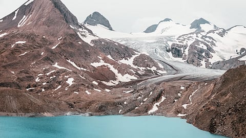 ग्लेशियर का अस्तित्व खतरे में