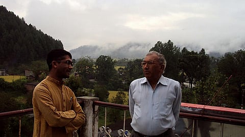 जियोलॉजिस्ट खड़ग सिंह वल्दिया के साथ प्रेम पंचोली