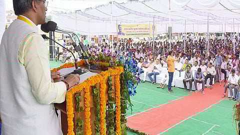 राज्य स्तरीय कृषक महोत्सव कार्यक्रम को सम्बोधित करते मुख्यमंत्री रावत