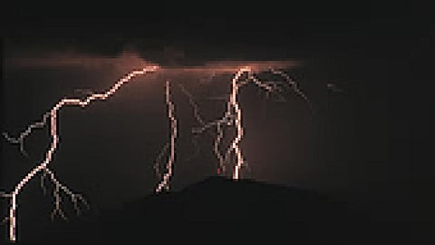 कैसे चमकती है आसमान में बिजली