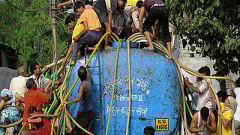 दूषित पानी पीने को मजबूर हैं लोग