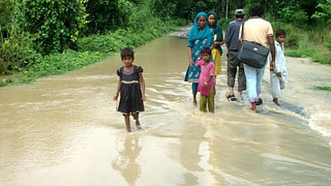 खादर क्षेत्र में आई बाढ़ से दर्जनों गाँव प्रभावित