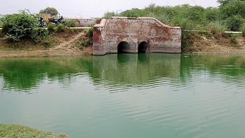 खापों के लोकतंत्र में मोल का पानी पीता दुजाना