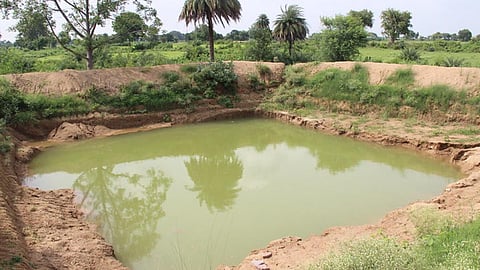 बुन्देलखण्ड क्षेत्र में वर्षाजल संचयन हेतु खेत तालाब की योजना