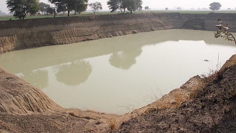 सूखे में भी सुखी हैं आशुतोष