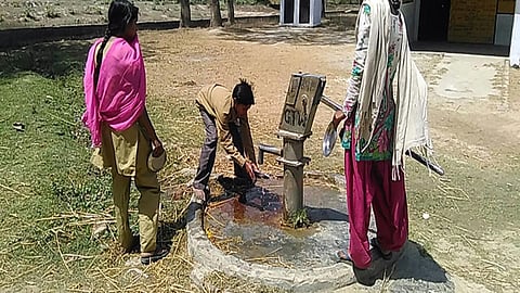 सरकारी नलों से बह रहा है आर्सेनिक ‘स्लो प्वॉइजन’ (Partial success story: Arsenicosis continues in Bahraich)