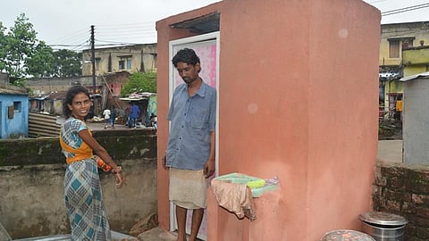 25 लाख बनाने थे शौचालय, बने केवल 3 लाख
