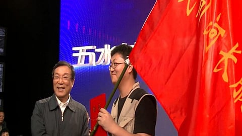 जिन हाओ के अभियान की सराहना करते पदाधिकारी