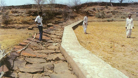 पाथर पानी और पक्का पगारा