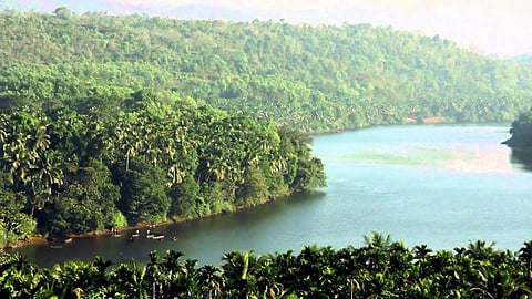 कर्नाटक की नदी अघनाशिनी।