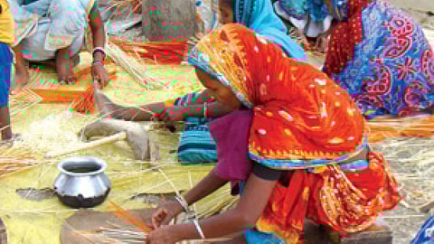 बांस रोजगार से स्वावलंबी हुई महिलाएं