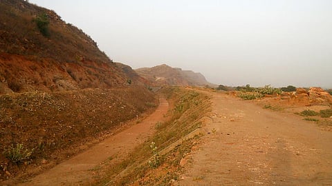 बूँद-बूँद को तरस रहा तीन नदियों से घिरा इलाका