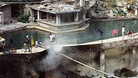 Hot springs at Manikaran