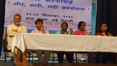 नीर, नारी, नदी सम्मेलन में जल योद्धाओं की माँग- सरकार बनाए नदी पुनर्जीवन नीति