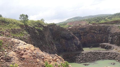 जामताड़ा सहित राज्य भर में अवैध खनन से खोखले होते पहाड़