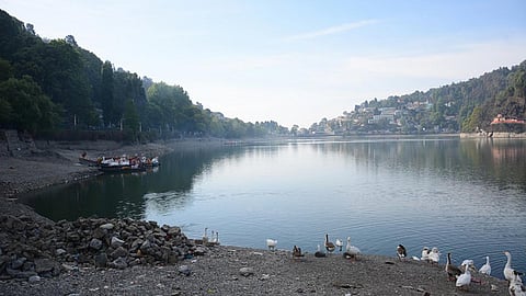 इतिहास के सबसे कठिन दौर से गुजर रही है नैनीताल की खूबसूरत झील