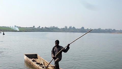 बरमान घाट पर नर्मदा